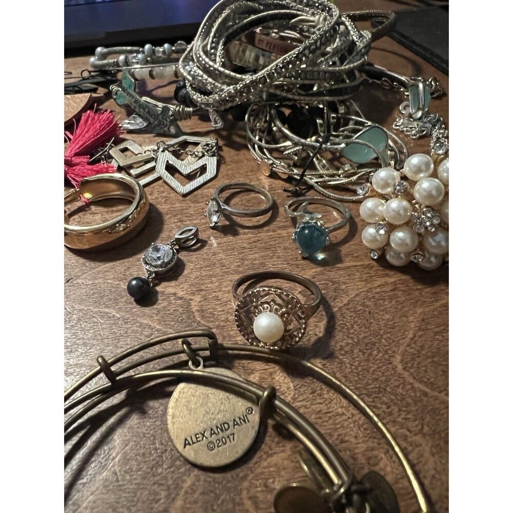MIX Costume Jewelry Lot Earring Bracelet Pin Anklet Necklace 46 Pieces - Picture 2 of 5